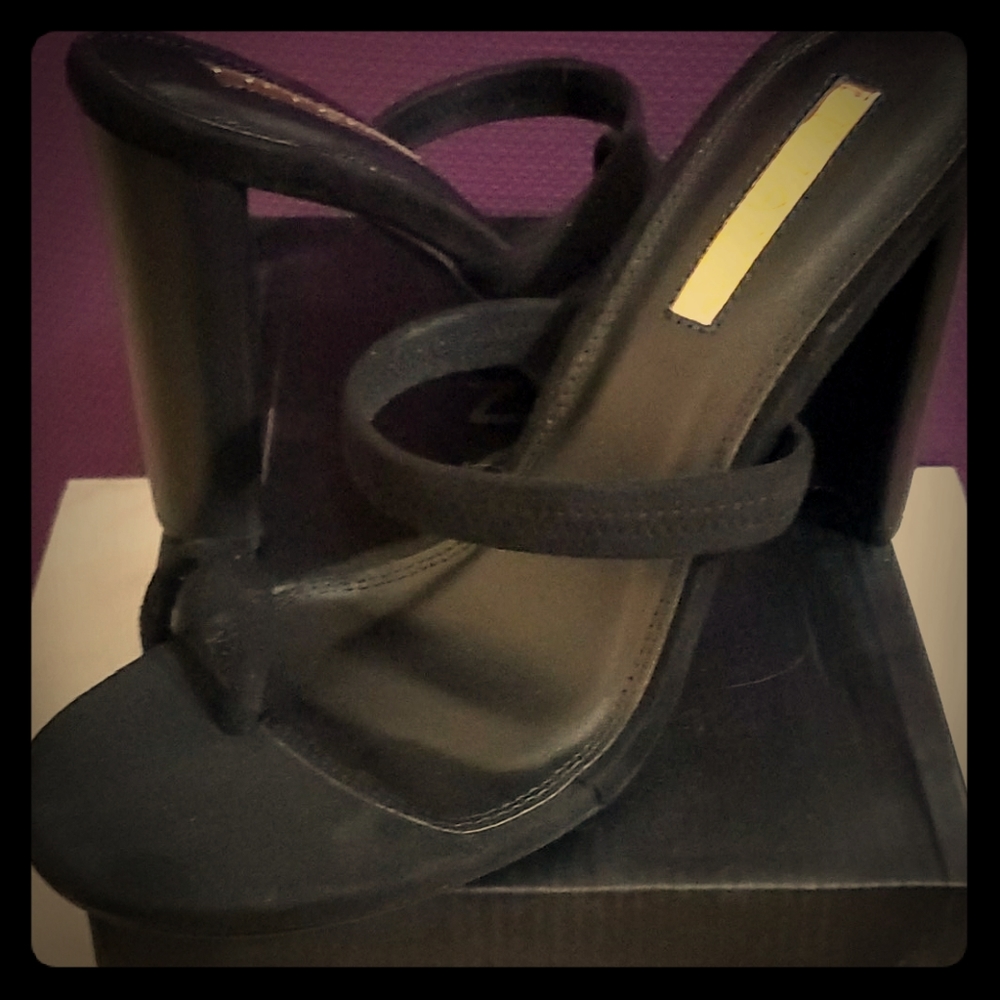 Black heel sandals